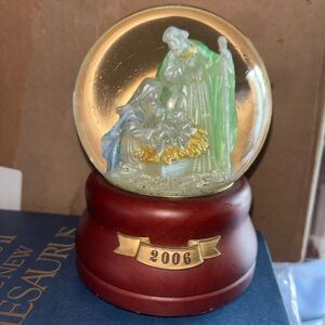 Fontanini Nativity Glitterdome Snow Globe Limited Edition